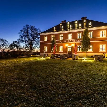 ホテル Wellness Zamecek Jetřichovice