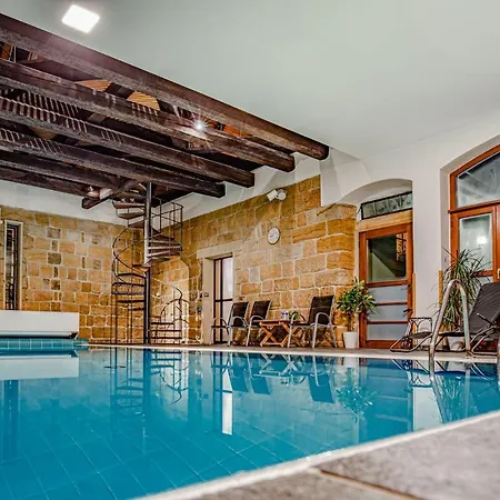 Wellness Zamecek ホテル *