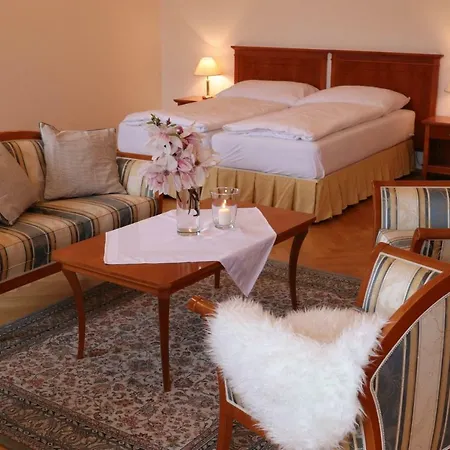 ホテル Wellness Zamecek Jetřichovice